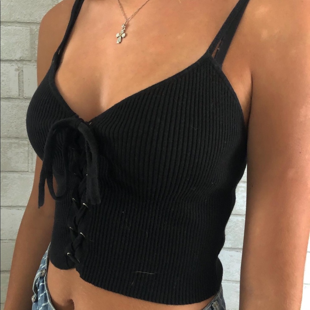 BLACK RIBBED TANK TOP!